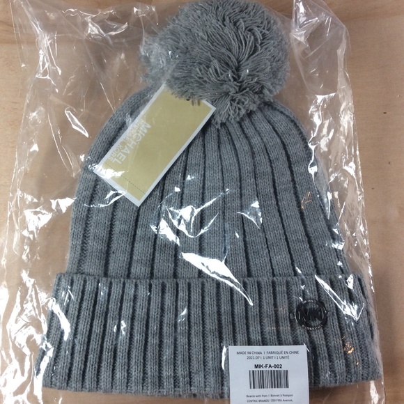 NWT Michael Michael Kors Gray Knit Beanie Pom Pom MK OS Hat New $48. - Picture 2 of 10